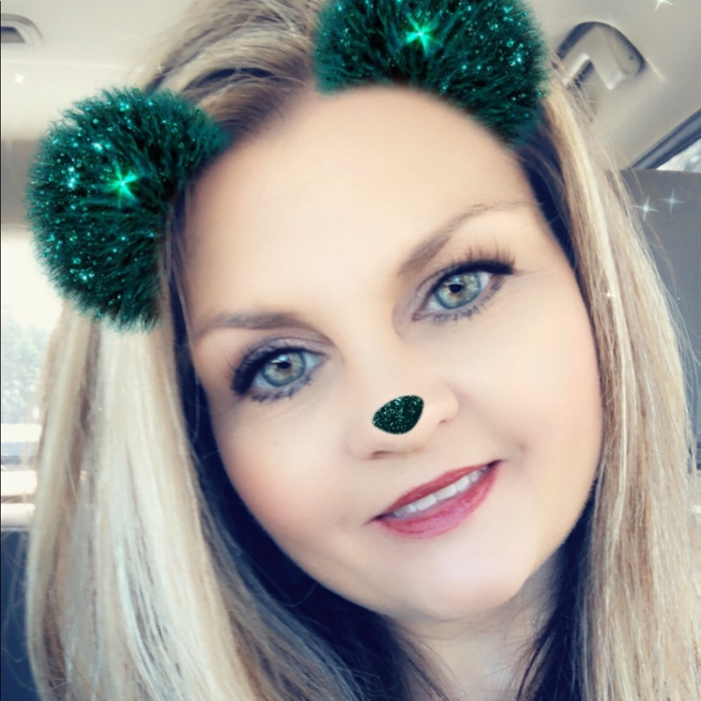 Meet your Posher, April